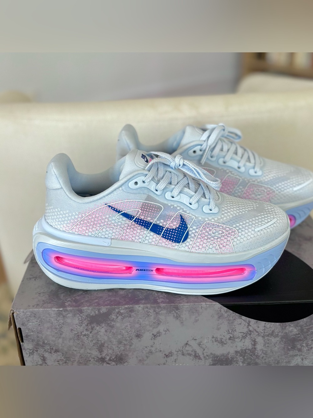 Nike Vomero Premium Blue Tint Pink Women’s Size 7 HM5973-400 Running Shoes